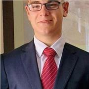 Joven universitario, responsable, imparte clases de inglés a todos los niveles